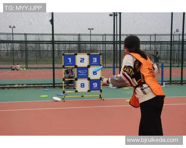 周伟独家分享飞盘技巧与心得让你轻松掌握飞盘运动的乐趣与技巧